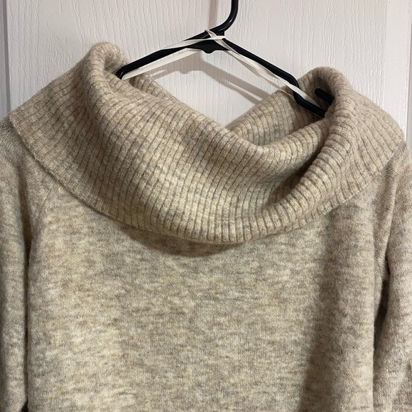 Aritzia Wilfred Wool Blend Beige Turtleneck Long Sleeve Warm Sweater Size Medium - Picture 2 of 7